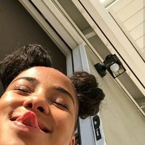 Meet your Posher, Emani